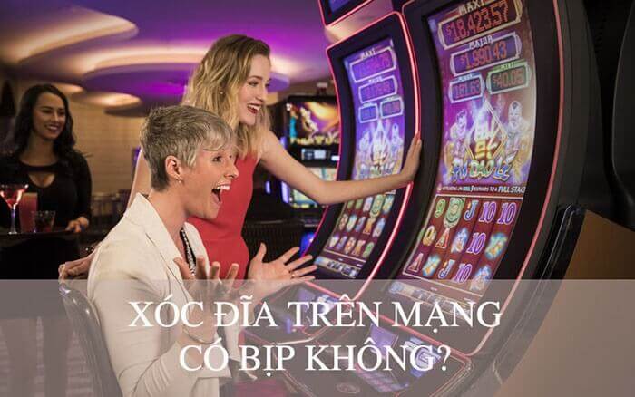 Chơi xóc đĩa mạng có bịp không?